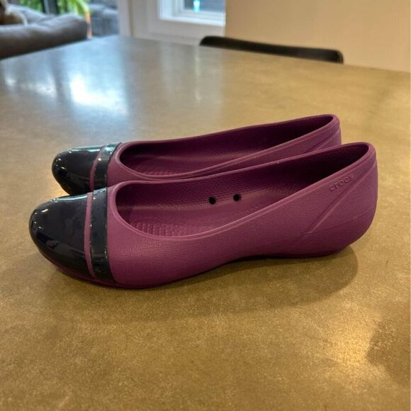 Crocs! New condition. Womans size 5. Adorable!! Office/casual. - Picture 8 of 9